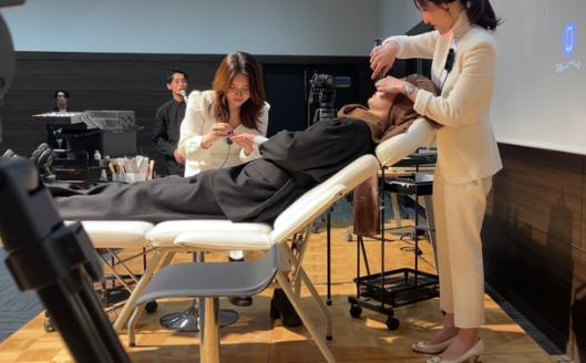 メンズメイク授業の様子1